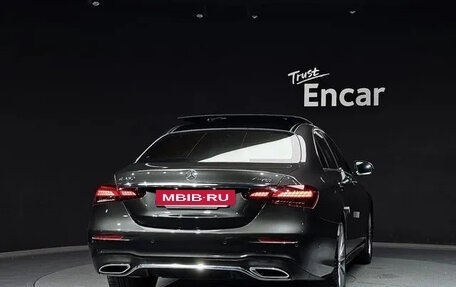 Mercedes-Benz E-Класс, 2022 год, 4 710 000 рублей, 4 фотография
