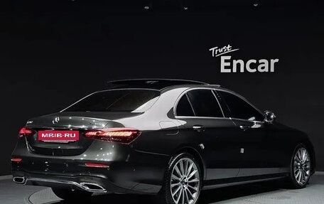 Mercedes-Benz E-Класс, 2022 год, 4 710 000 рублей, 2 фотография