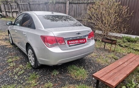 Chevrolet Cruze II, 2011 год, 570 000 рублей, 4 фотография