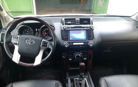 Toyota Land Cruiser Prado 150 рестайлинг 2, 2014 год, 3 500 000 рублей, 11 фотография