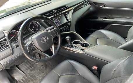 Toyota Camry, 2018 год, 2 700 000 рублей, 9 фотография