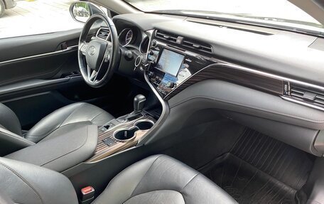 Toyota Camry, 2018 год, 2 700 000 рублей, 10 фотография