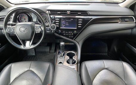 Toyota Camry, 2018 год, 2 700 000 рублей, 11 фотография