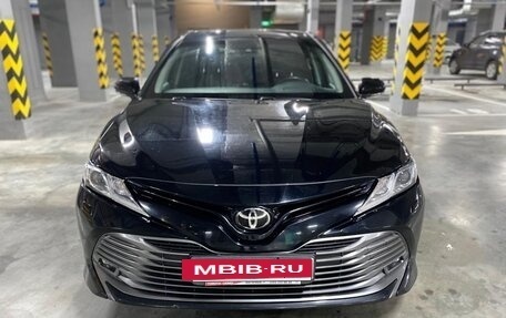 Toyota Camry, 2018 год, 2 700 000 рублей, 2 фотография