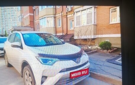 Toyota RAV4, 2017 год, 2 320 000 рублей, 2 фотография