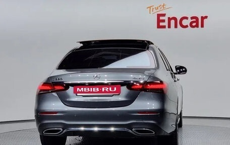 Mercedes-Benz E-Класс, 2022 год, 4 900 000 рублей, 4 фотография