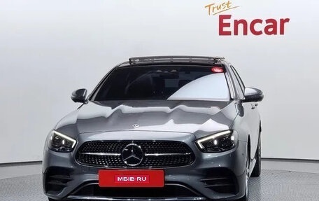 Mercedes-Benz E-Класс, 2022 год, 4 900 000 рублей, 3 фотография