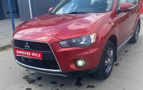 Mitsubishi Outlander III рестайлинг 3, 2011 год, 970 000 рублей, 2 фотография