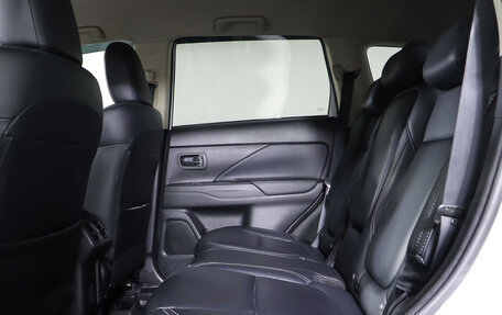 Mitsubishi Outlander III рестайлинг 3, 2021 год, 2 743 000 рублей, 12 фотография