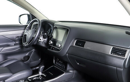 Mitsubishi Outlander III рестайлинг 3, 2021 год, 2 743 000 рублей, 11 фотография