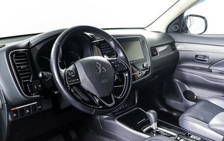 Mitsubishi Outlander III рестайлинг 3, 2021 год, 2 743 000 рублей, 14 фотография