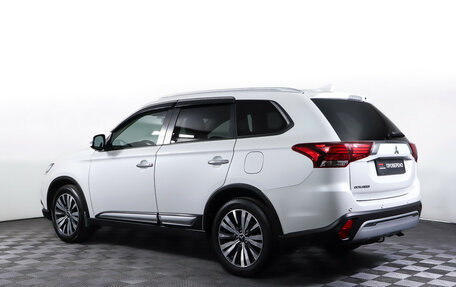 Mitsubishi Outlander III рестайлинг 3, 2021 год, 2 743 000 рублей, 7 фотография