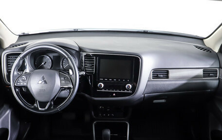 Mitsubishi Outlander III рестайлинг 3, 2021 год, 2 743 000 рублей, 13 фотография
