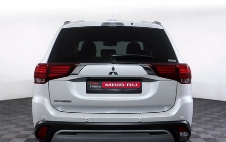 Mitsubishi Outlander III рестайлинг 3, 2021 год, 2 743 000 рублей, 6 фотография