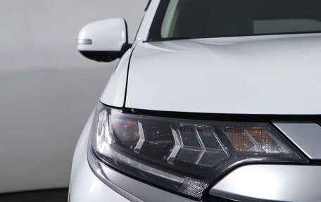 Mitsubishi Outlander III рестайлинг 3, 2021 год, 2 743 000 рублей, 28 фотография