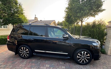 Toyota Land Cruiser 200, 2017 год, 7 900 000 рублей, 3 фотография