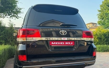 Toyota Land Cruiser 200, 2017 год, 7 900 000 рублей, 2 фотография
