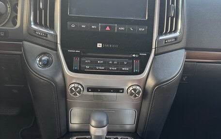 Toyota Land Cruiser 200, 2017 год, 7 900 000 рублей, 13 фотография