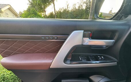 Toyota Land Cruiser 200, 2017 год, 7 900 000 рублей, 15 фотография