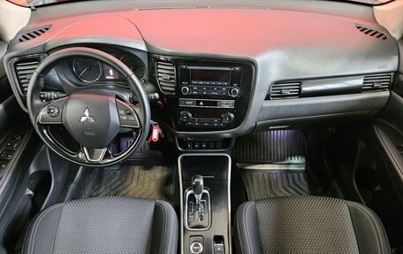 Mitsubishi Outlander III рестайлинг 3, 2019 год, 1 890 000 рублей, 9 фотография