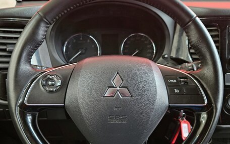 Mitsubishi Outlander III рестайлинг 3, 2019 год, 1 890 000 рублей, 12 фотография