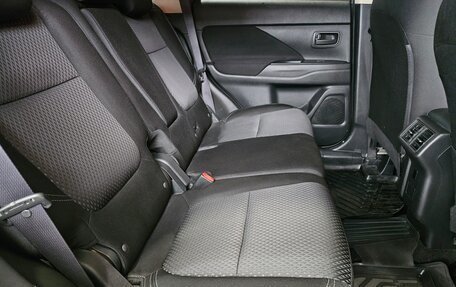 Mitsubishi Outlander III рестайлинг 3, 2019 год, 1 890 000 рублей, 14 фотография