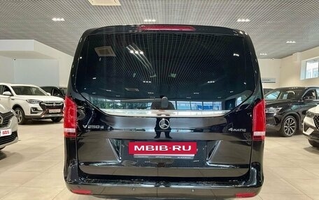Mercedes-Benz V-Класс, 2017 год, 4 100 000 рублей, 4 фотография