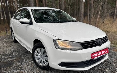 Volkswagen Jetta VI, 2013 год, 965 000 рублей, 3 фотография