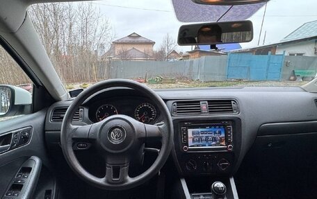 Volkswagen Jetta VI, 2013 год, 965 000 рублей, 20 фотография