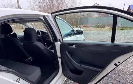 Volkswagen Jetta VI, 2013 год, 965 000 рублей, 22 фотография