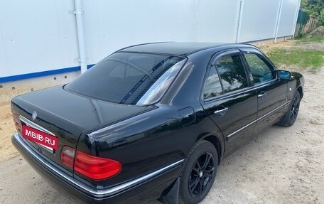 Mercedes-Benz E-Класс, 1997 год, 460 000 рублей, 3 фотография