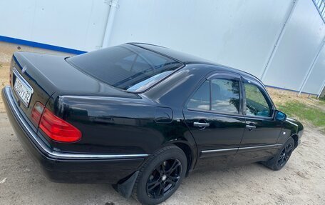 Mercedes-Benz E-Класс, 1997 год, 460 000 рублей, 10 фотография