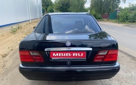 Mercedes-Benz E-Класс, 1997 год, 460 000 рублей, 4 фотография
