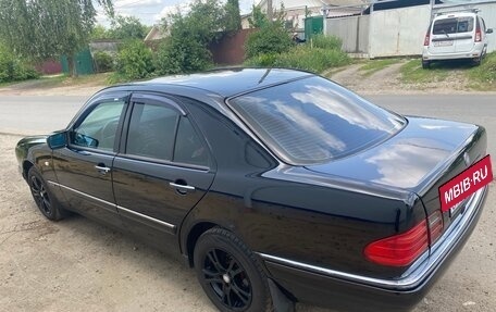 Mercedes-Benz E-Класс, 1997 год, 460 000 рублей, 5 фотография