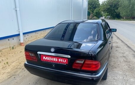 Mercedes-Benz E-Класс, 1997 год, 460 000 рублей, 11 фотография