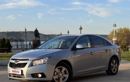 Chevrolet Cruze II, 2011 год, 700 000 рублей, 3 фотография