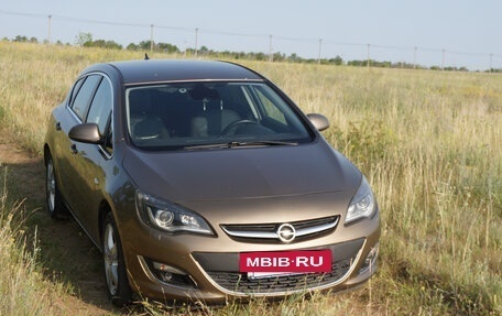 Opel Astra J, 2013 год, 980 000 рублей, 3 фотография