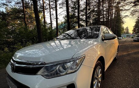 Toyota Camry, 2017 год, 2 360 000 рублей, 2 фотография