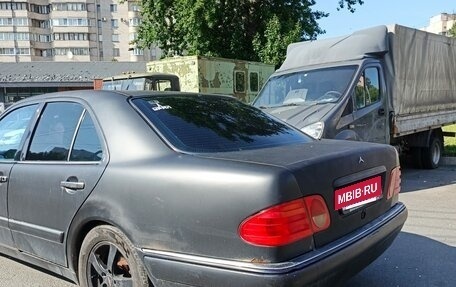 Mercedes-Benz E-Класс, 1996 год, 420 000 рублей, 6 фотография