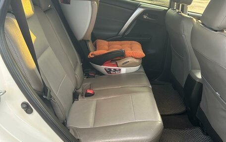 Toyota RAV4, 2013 год, 1 900 000 рублей, 2 фотография