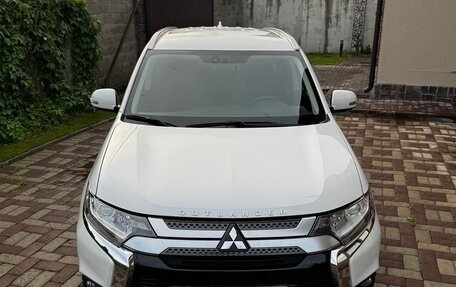 Mitsubishi Outlander III рестайлинг 3, 2019 год, 1 990 000 рублей, 7 фотография