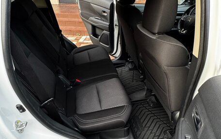 Mitsubishi Outlander III рестайлинг 3, 2019 год, 1 990 000 рублей, 20 фотография