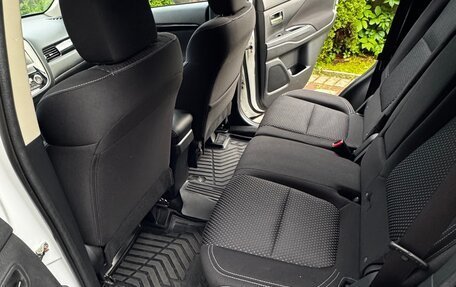 Mitsubishi Outlander III рестайлинг 3, 2019 год, 1 990 000 рублей, 19 фотография