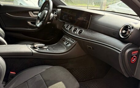Mercedes-Benz E-Класс, 2019 год, 3 800 000 рублей, 8 фотография