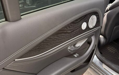 Mercedes-Benz E-Класс, 2019 год, 3 800 000 рублей, 9 фотография
