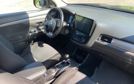 Mitsubishi Outlander III рестайлинг 3, 2016 год, 1 390 000 рублей, 7 фотография