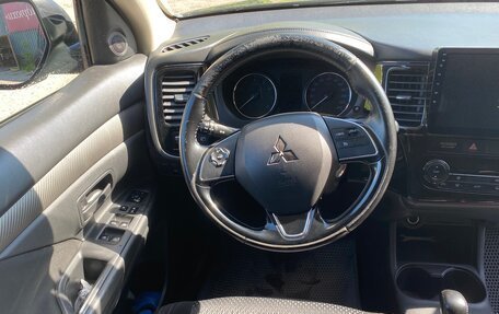 Mitsubishi Outlander III рестайлинг 3, 2016 год, 1 390 000 рублей, 6 фотография