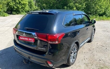 Mitsubishi Outlander III рестайлинг 3, 2016 год, 1 390 000 рублей, 4 фотография