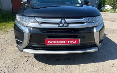 Mitsubishi Outlander III рестайлинг 3, 2016 год, 1 390 000 рублей, 2 фотография
