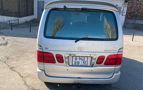 Toyota Granvia, 2002 год, 650 000 рублей, 2 фотография